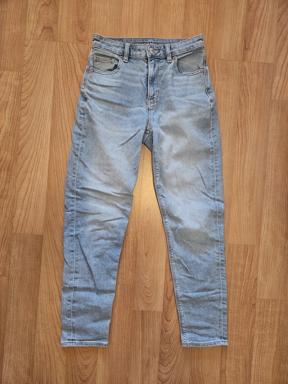 American Eagle Outfitters Light Blue Stretch "Mom Jean" Size 0